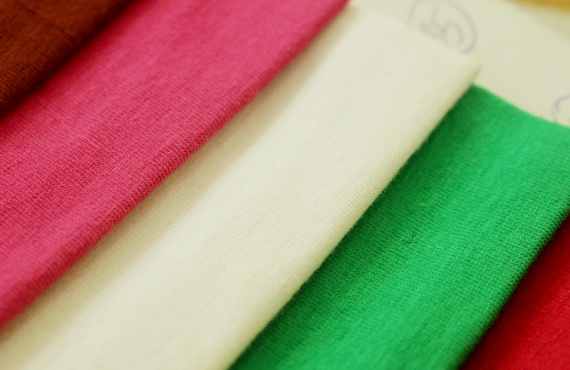 Gợi ý chọn chất vải lý tưởng chongayf hè ngắng nóng